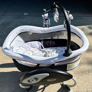 Graco DuoGlider Swing/Rocker/Bassinet. Zebra Print.